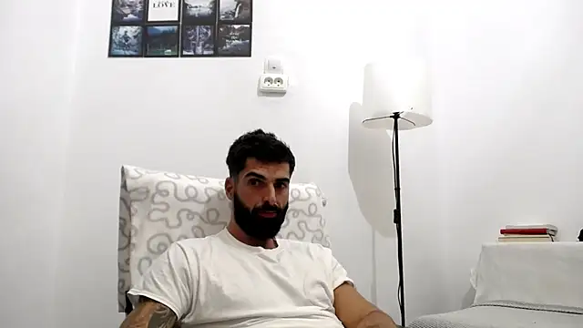 Snapshot of Verycutex chatting on 10-30-25, 07:03 Verycutex online show from 10-30-25, 07:03