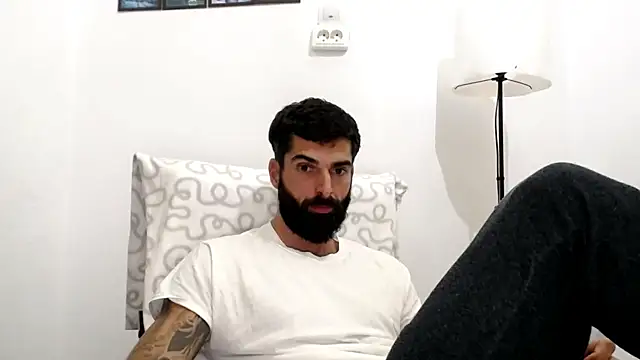 Snapshot of Verycutex chatting on 11-12-25, 05:57 Verycutex online show from 11-12-25, 05:57