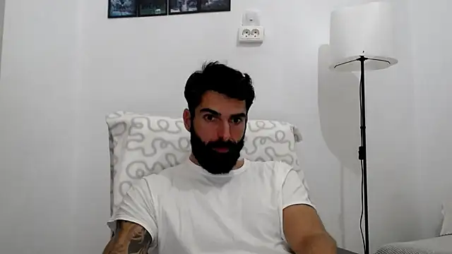 Snapshot of Verycutex chatting on 11-20-25, 08:14 Verycutex online show from 11-20-25, 08:14