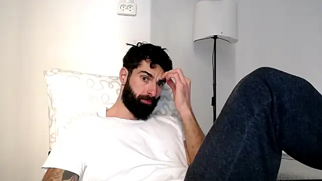 Snapshot of Verycutex chatting on 12-19-25, 10:11 Verycutex online show from 12-19-25, 10:11