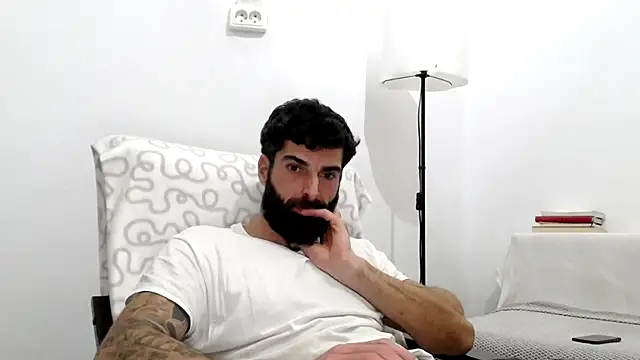 Snapshot of Verycutex chatting on 12-19-25, 10:17 Verycutex online show from 12-19-25, 10:17