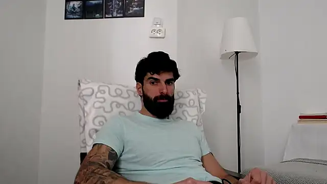 Snapshot of Verycutex chatting on 02-23-26, 09:28 Verycutex online show from 02-23-26, 09:28