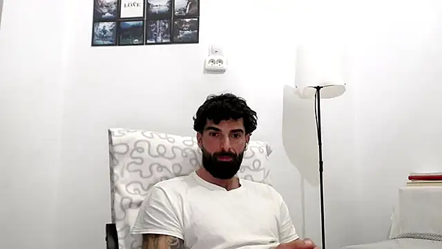 Snapshot of Verycutex chatting on 03-04-26, 05:30 Verycutex online show from 03-04-26, 05:30