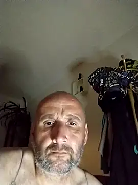 Snapshot of milosek81 chatting on 03-25-26, 09:43 milosek81 online show from 03-25-26, 09:43