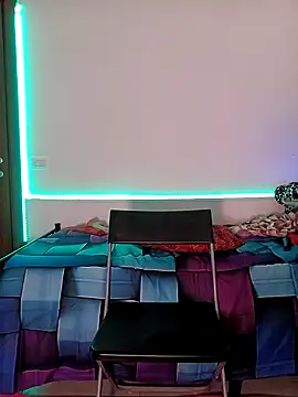 Snapshot of allyson22andy chatting on 01-25-25, 09:35 allyson22andy online show from 01-25-25, 09:35