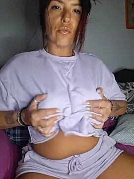 Snapshot of allyson22andy chatting on 03-01-26, 09:28 allyson22andy online show from 03-01-26, 09:28