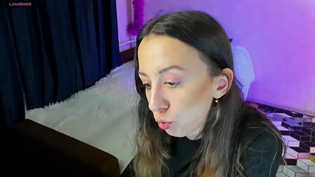 Snapshot of CurlySteph chatting on 12-19-24, 07:29 CurlySteph online show from 12-19-24, 07:29