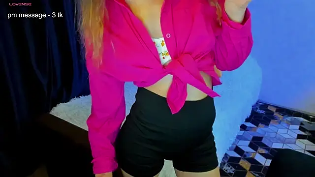 Snapshot of CurlySteph chatting on 03-01-25, 09:18 CurlySteph online show from 03-01-25, 09:18