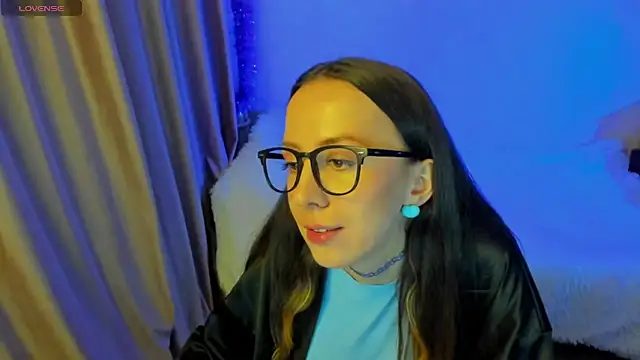 Snapshot of CurlySteph chatting on 10-24-25, 05:53 CurlySteph online show from 10-24-25, 05:53