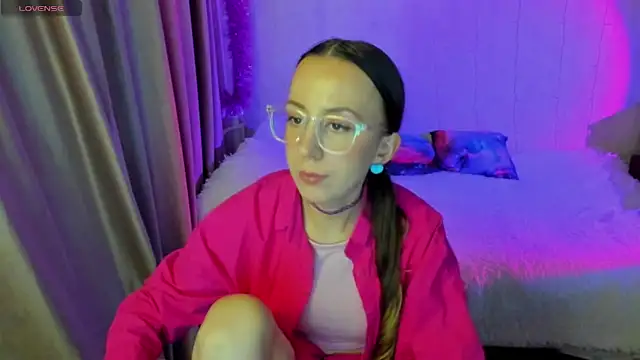 Snapshot of CurlySteph chatting on 11-10-25, 06:18 CurlySteph online show from 11-10-25, 06:18