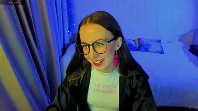 Snapshot of CurlySteph chatting on 11-30-25, 10:25 CurlySteph online show from 11-30-25, 10:25