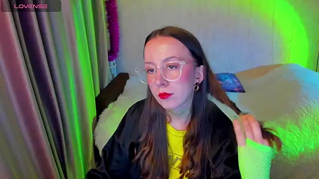 Snapshot of CurlySteph chatting on 12-14-25, 05:29 CurlySteph online show from 12-14-25, 05:29