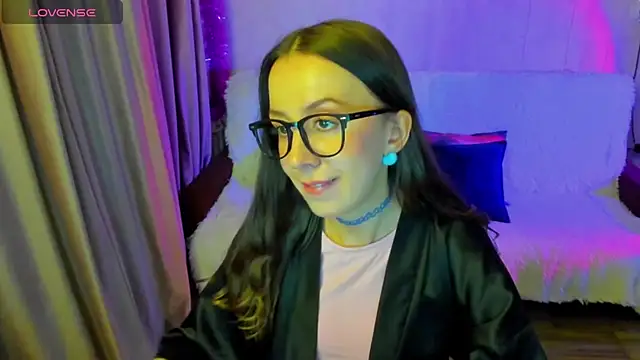 Snapshot of CurlySteph chatting on 12-17-25, 05:52 CurlySteph online show from 12-17-25, 05:52