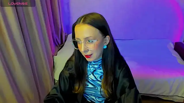 Snapshot of CurlySteph chatting on 02-15-26, 06:04 CurlySteph online show from 02-15-26, 06:04