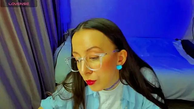 Snapshot of CurlySteph chatting on 03-18-26, 07:17 CurlySteph online show from 03-18-26, 07:17