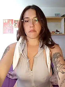 Snapshot of sereluxz chatting on 10-06-25, 05:32 sereluxz online show from 10-06-25, 05:32