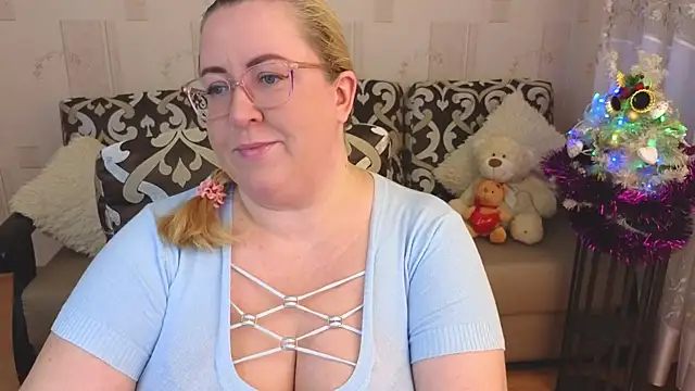 Snapshot of Ginesia chatting on 12-13-24, 01:01 Ginesia online show from 12-13-24, 01:01