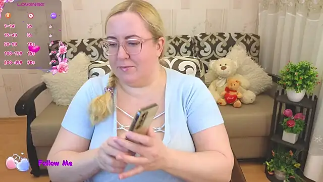 Snapshot of Ginesia chatting on 02-16-25, 02:00 Ginesia online show from 02-16-25, 02:00