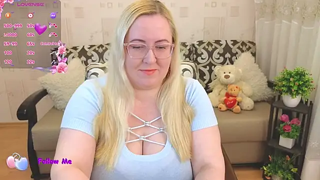 Snapshot of Ginesia chatting on 02-19-25, 02:01 Ginesia online show from 02-19-25, 02:01