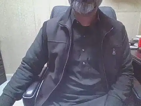 Snapshot of hairymaster95 chatting on 01-10-26, 04:25 hairymaster95 online show from 01-10-26, 04:25