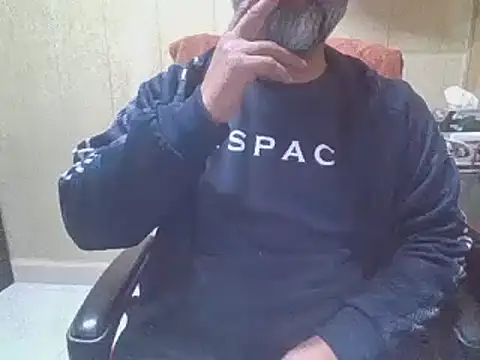 Snapshot of hairymaster95 chatting on 02-08-26, 07:23 hairymaster95 online show from 02-08-26, 07:23