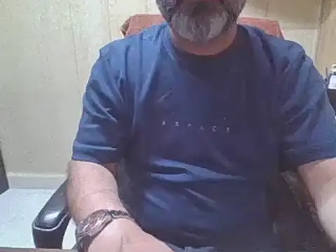 Snapshot of hairymaster95 chatting on 03-12-26, 07:03 hairymaster95 online show from 03-12-26, 07:03