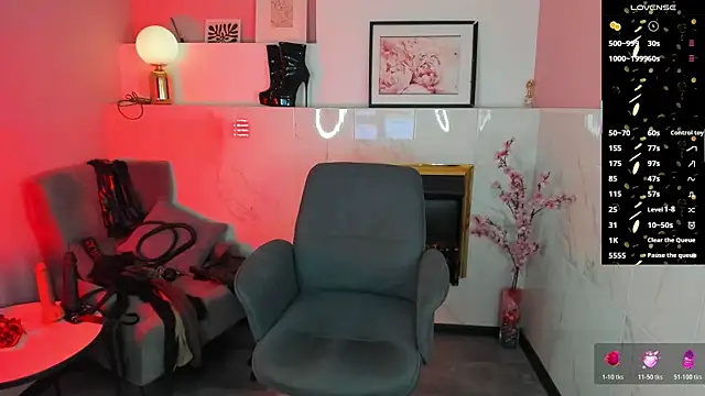 Snapshot of KylieMellow chatting on 12-15-25, 05:34 KylieMellow online show from 12-15-25, 05:34