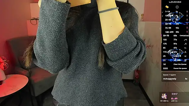 Snapshot of KylieMellow chatting on 12-17-25, 05:24 KylieMellow online show from 12-17-25, 05:24