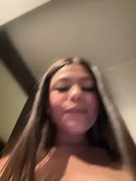 Snapshot of Alyshanon18 chatting on 03-23-25, 03:10 Alyshanon18 online show from 03-23-25, 03:10