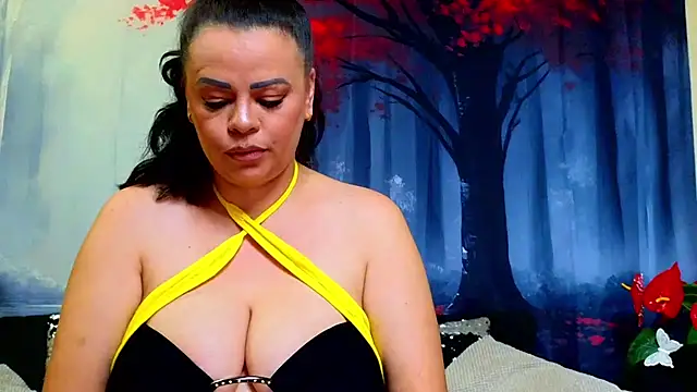 Snapshot of ElizabethEven chatting on 12-02-25, 11:56 ElizabethEven online show from 12-02-25, 11:56