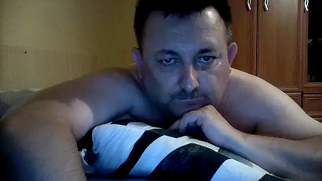 Snapshot of Novy73 chatting on 09-21-25, 08:43 Novy73 online show from 09-21-25, 08:43