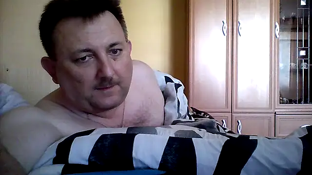 Snapshot of Novy73 chatting on 10-23-25, 08:13 Novy73 online show from 10-23-25, 08:13