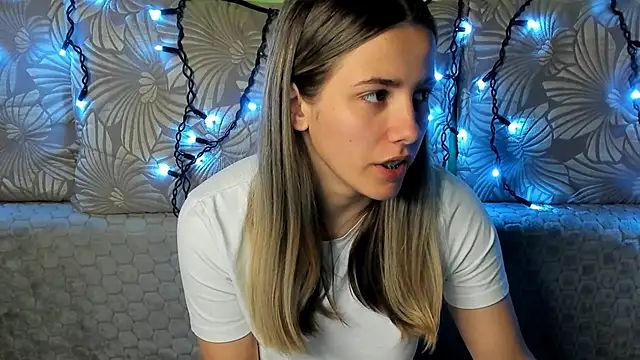 MaggieCake online show from 10-19-25, 01:28