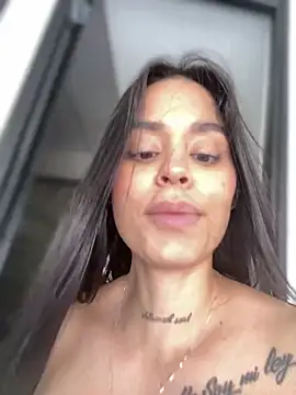 LaraHenao online show from 02-12-25, 04:11