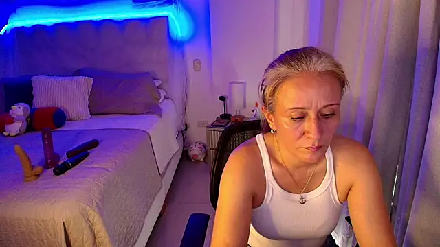 Snapshot of Naty_Stone chatting on 05-19-26, 10:05 Naty Stone online show from 05-19-26, 10:05