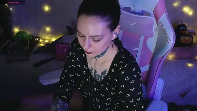 Ginger Stay online show from 04-27-26, 09:46