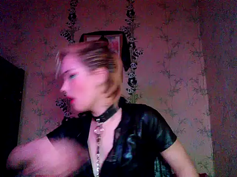 Snapshot of WildMissNiks chatting on 11-11-25, 08:58 WildMissNiks online show from 11-11-25, 08:58