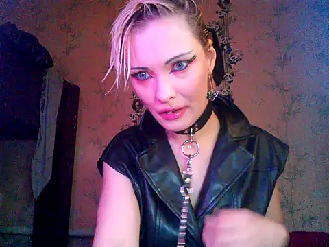 Snapshot of WildMissNiks chatting on 11-14-25, 08:46 WildMissNiks online show from 11-14-25, 08:46