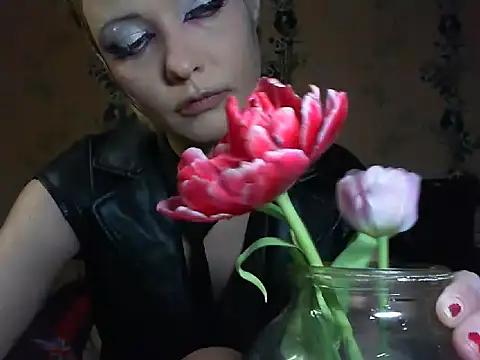 Snapshot of WildMissNiks chatting on 03-11-26, 08:20 WildMissNiks online show from 03-11-26, 08:20