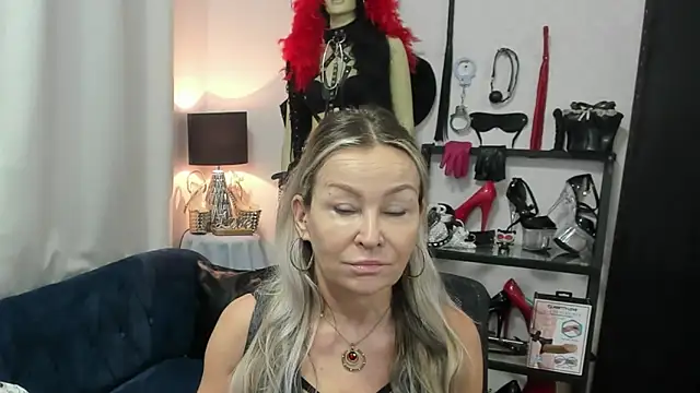 Snapshot of crystaLUX chatting on 06-18-26, 04:35 crystaLUX online show from 06-18-26, 04:35