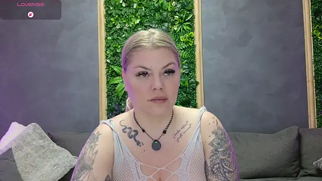 Raven Luna online show from 05-22-26, 04:19