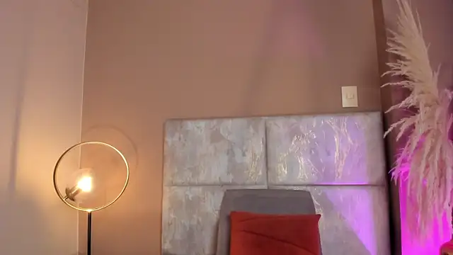 Christy Sea online show from 11-12-25, 06:19