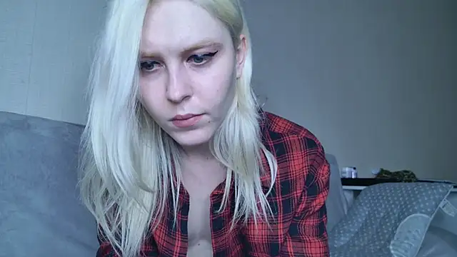 Snapshot of Evelyn_rabbit chatting on 03-08-25, 11:27 Evelyn rabbit online show from 03-08-25, 11:27