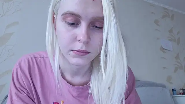 Snapshot of Evelyn_rabbit chatting on 03-11-25, 09:56 Evelyn rabbit online show from 03-11-25, 09:56