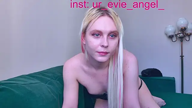 Snapshot of Evelyn_rabbit chatting on 05-06-26, 08:19 Evelyn rabbit online show from 05-06-26, 08:19