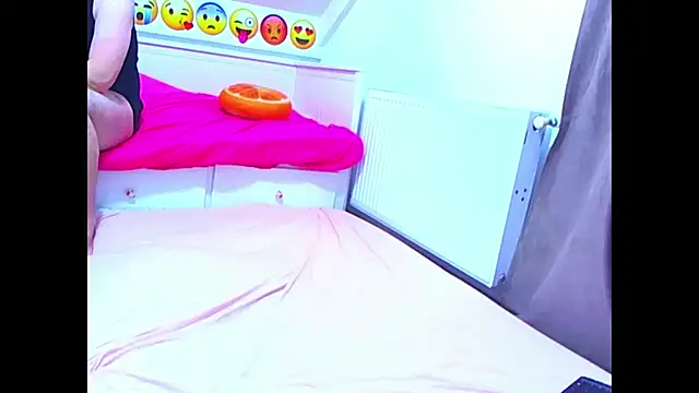 Snapshot of evehotty chatting on 03-12-26, 08:04 evehotty online show from 03-12-26, 08:04