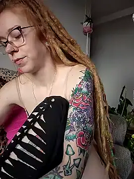 LucidLucy online show from 12-31-24, 04:46