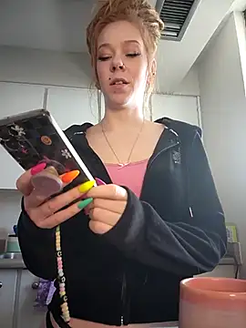 LucidLucy online show from 02-14-25, 04:52