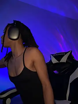 Snapshot of thebrattygoddess chatting on 12-24-24, 01:50 thebrattygoddess online show from 12-24-24, 01:50