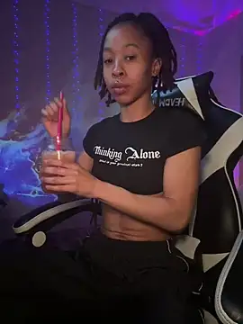 Snapshot of thebrattygoddess chatting on 03-15-25, 12:04 thebrattygoddess online show from 03-15-25, 12:04